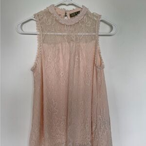 Chic Lace Sleeveless Blouse - Cream